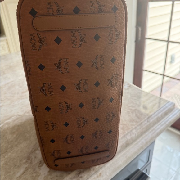 MCM Liz Reversible Tote with Pouch - Picture 8 of 9